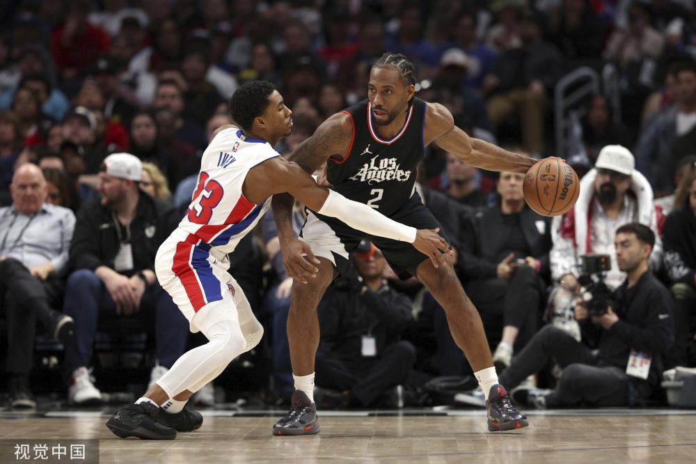 一位年轻的 一位年轻的