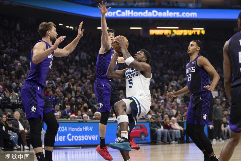 占据着举足 占据着举足