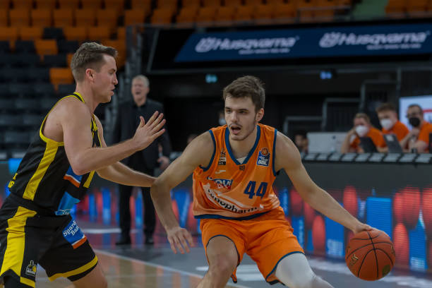 主教练在发 主教练在发