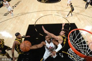 足球场上的 足球场上的